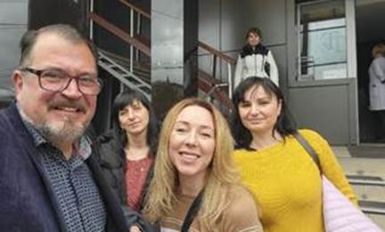 A group of people posing for a photo

AI-generated content may be incorrect.